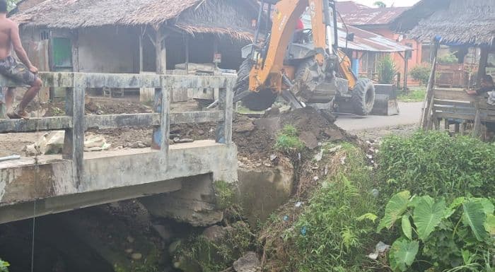 jembatan_penghubung_dua_dusun_di_langkat_diperbaiki_warga_diimbau_gunakan_jalur_alternatif