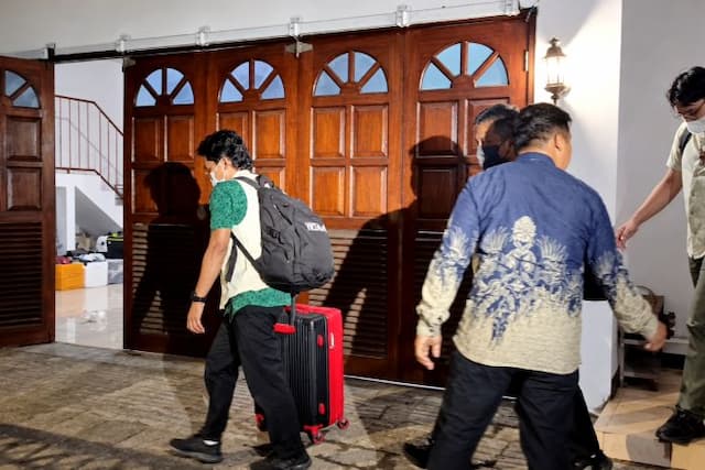 kpk_geledah_rumah_dirjen_atrbpn_lampri_temukan_chat_dugaan_aliran_uang