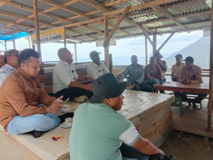 pedagang_menara_pandang_tele_kecewa_klaim_kesepakatan_dengan_pemkab_samosir_diabaikan