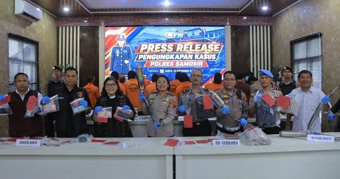 polres_samosir_ungkap_kasus_narkotika_hingga_pembalakan_liar_160_knalpot_brong_dimusnahkan