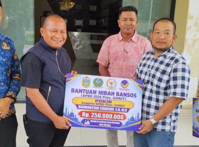 rahmansyah_sibarani_salurkan_hibah_rp600_juta_untuk_tiga_rumah_ibadah