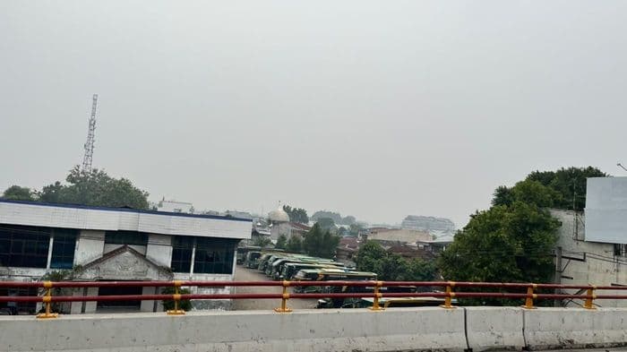 waspada_kabut_asap_di_sumut_bahaya_partikel_halus_warga_diminta_pakai_masker_dan_kurangi_aktivitas_luar_