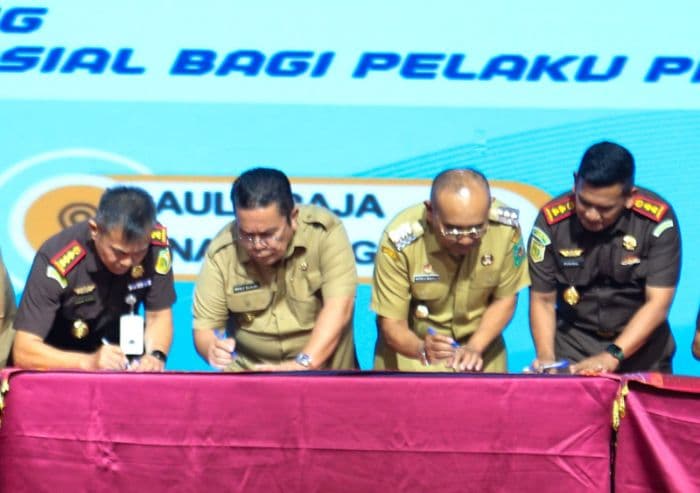 bersama_kepala_daerah_sesumut_wesly_silalahi_tandatangani_mou_pidana_kerja_sosial