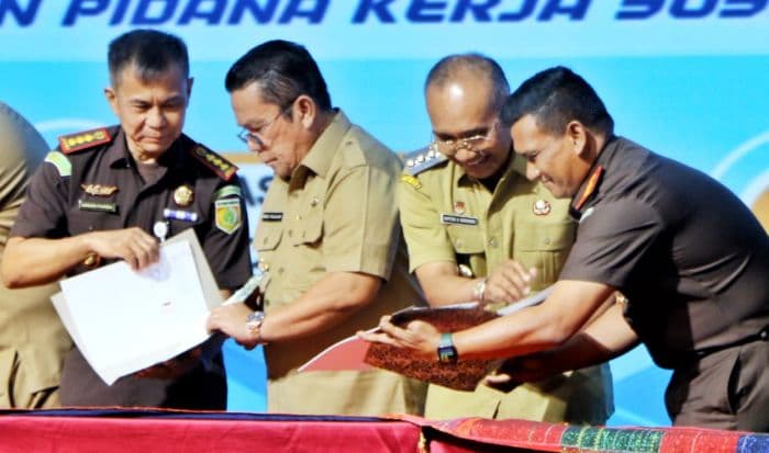 bupati_simalungun_teken_mou_pidana_kerja_sosial_perkuat_integritas_penegakan_hukum