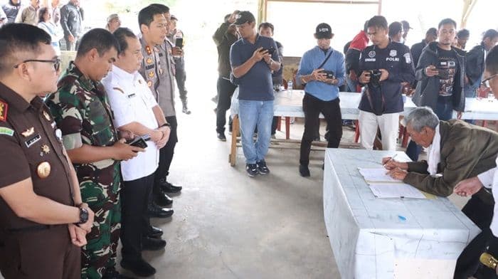 dairi_damai_konflik_sosial_desa_parbuluan_vi_berakhir_lewat_mediasi_disaksikan_forkopimda