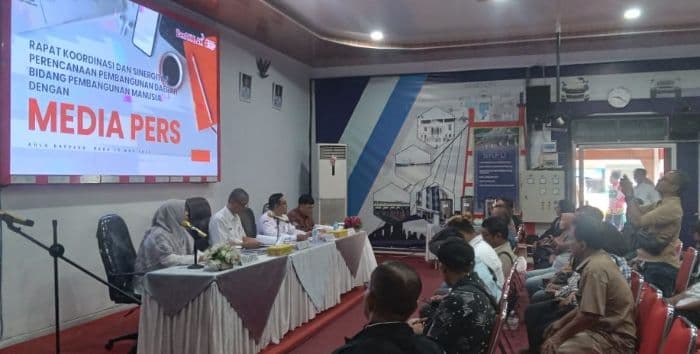 perkuat_sinergitas_pembangunan_sekda_tebing_tinggi_coffee_morning_bersama_wartawan_