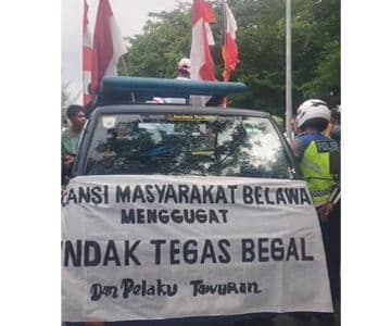 ratusan_warga_medan_utara_gelar_aksi_di_polres_pelabuhan_belawan