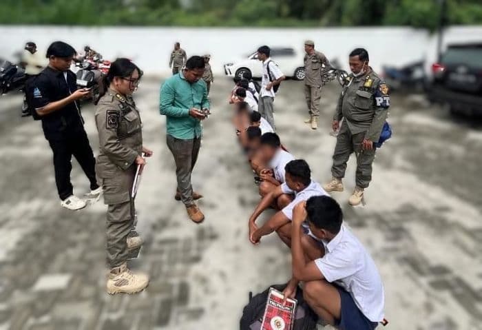 satpol_pp_simalungun_jaring_belasan_pelajar_di_tanah_jawa_dalam_operasi_kasih_sayang