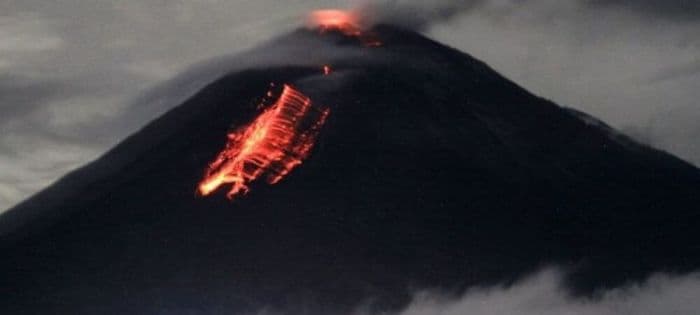status_semeru_naik_level_iv_awas_evakuasi_meluas_ancaman_awan_panas_dan_nasib_pendakian