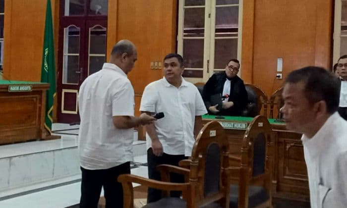 topan_ginting_cs_didakwa_terima_suap_proyek_jalan_rp50_jutarp14_miliar_terancam_20_tahun_bui