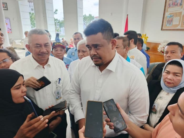 bobby_nasution_izinkan_warga_manfaatkan_kayu_gelondongan_untuk_pemulihan_bencana