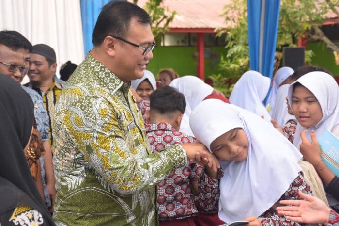 bupati_deli_serdang_serahkan_aset_sd_swasta_pelita_ke_yayasan_desa