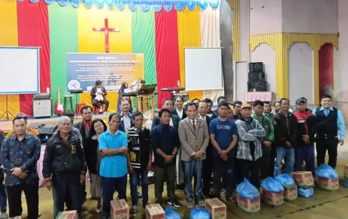 fdht_kabupaten_dairi_merayakan_natal_bersama_komunitas_penarik_becak