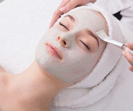 ini_masker_wajah_yang_bikin_kulit_lembab_dan_cerah_saat_natal