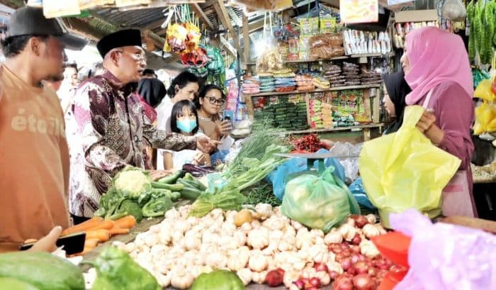 pemkab_simalungun_imbau_warga_tak_panic_buying_jelang_nataru
