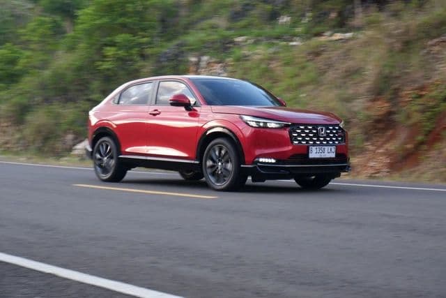 penjualan_mobil_hybrid_naik_november_2025_pengamat_nilai_jadi_transisi_aman_ke_elektrifikasi