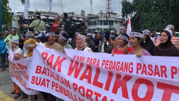 pedagang_pasar_petisah_tolak_pemberlakuan_parkir_portal