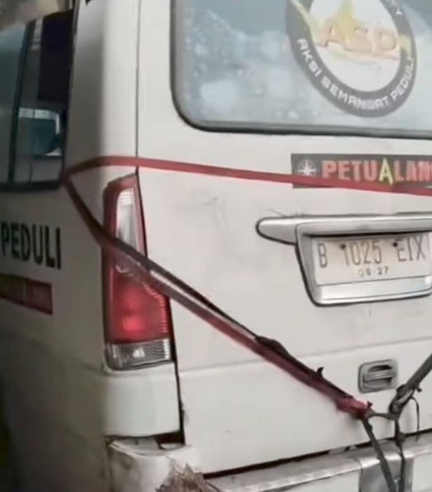 kronologi_mobil_relawan_asal_banten_dibobol_maling_di_medan_polonia
