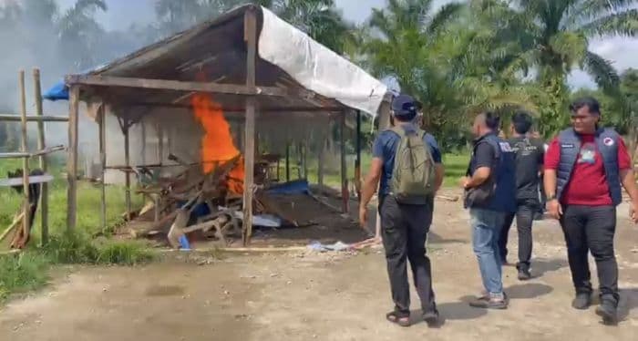 sarang_narkoba_di_binjai_selatan_digerebek_gubukgubuk_tempat_transaksi_dimusnahkan