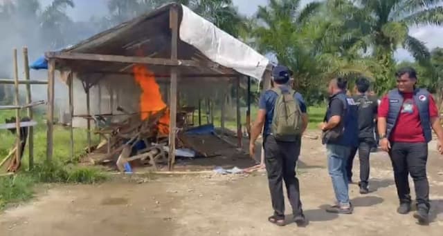 sarang_narkoba_di_binjai_selatan_digerebek_gubukgubuk_tempat_transaksi_dimusnahkan