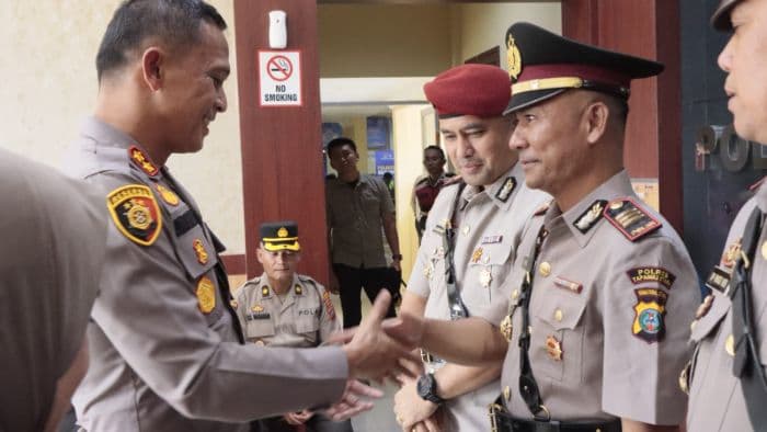 tujuh_pejabat_polres_taput_dimutasi