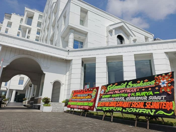 karangan_bunga_untuk_bobbysurya_mulai_hiasi_kantor_gubernur_sumut