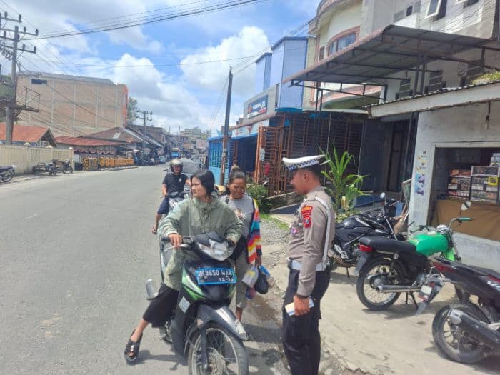 polres_taput_tilang_187_pelanggar_dalam_operasi_keselamatan_toba