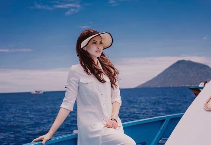 sherly_tjoanda_menjadi_gubernur_terkaya_di_indonesia_usia_42_tahun