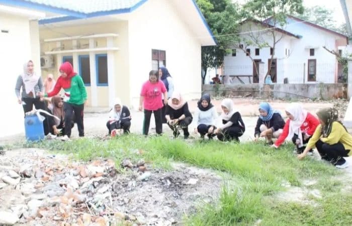 disdukcapil_deli_serdang_gelar_jumat_bersih_tegaskan_layanan_adminduk_gratis_tanpa_calo