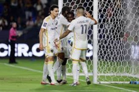lans_kalahkan_flamengo_10_di_leg_pertama_final_recopa_sudamericana_2026