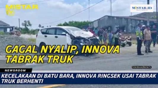 newsroom_kecelakaan_di_batu_bara_innova_ringsek_usai_tabrak_truk_berhenti
