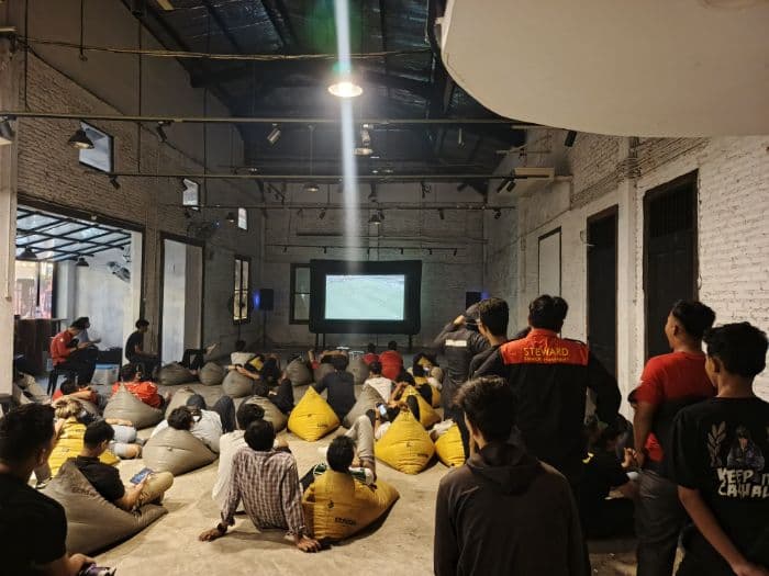 kecewa_kalah_telak_suporter_timnas_di_medan_doa_terbaik_lawan_bahrain