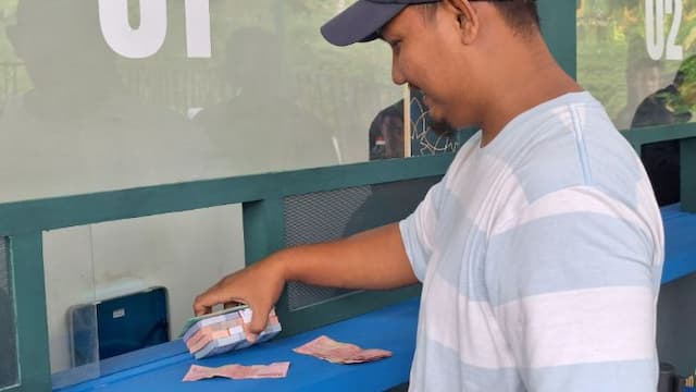 pengamat_budaya_penukaran_uang_baru_dinilai_mubazir