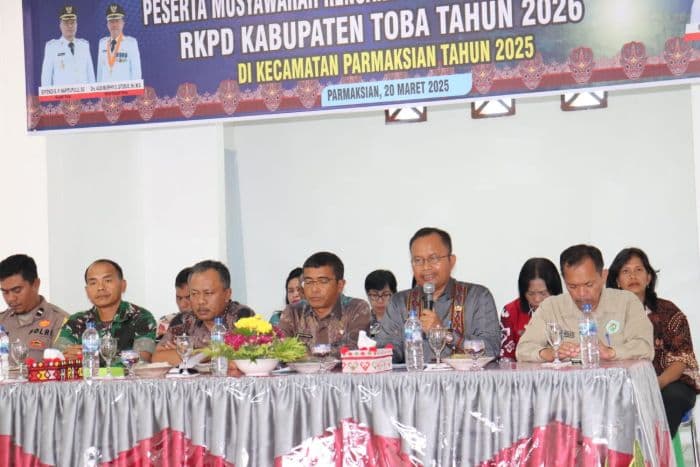 warga_parmaksian_minta_bupati_toba_perbaiki_jalan_rusak_dan_longsor_