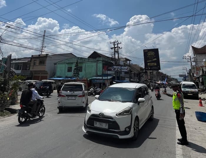 arus_mudik_lebaran_di_jalinsum_toba_padat_lancar
