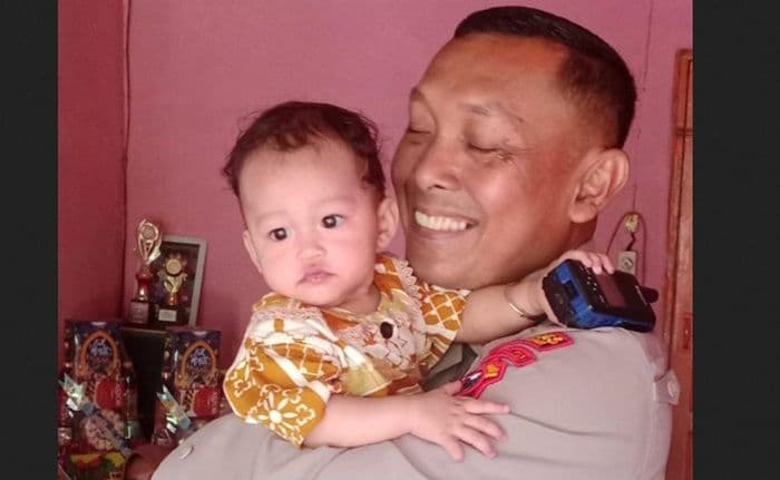 bayi_perempuan_diduga_ditinggalkan_di_pinggir_jalan_asahan_ditemukan_warga_saat_magrib