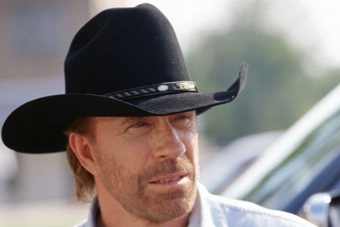 chuck_norris_meninggal_dunia_di_usia_86_tahun_legenda_film_aksi_hollywood_tutup_usia