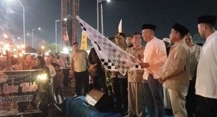 gema_takbir_idulfitri_1447_h_meriah_di_sergai_pawai_obor_dan_150_mobil_hias_dilepas_pj_sekda_sumut