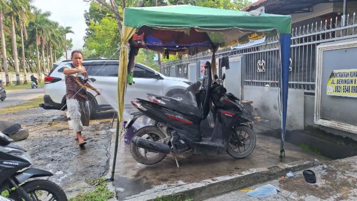 jelang_idulfitri_jasa_cuci_kendaraan_di_medan_diserbu_warga_antrean_mengular