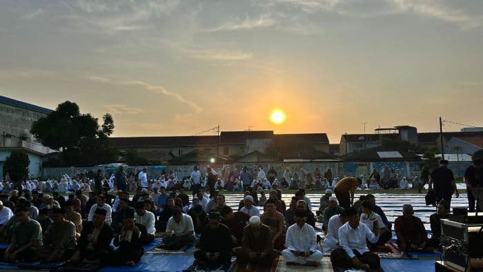 ribuan_masyarakat_muhammadiyah_laksanakan_salat_idulfitri_di_medan_selayang_hari_ini