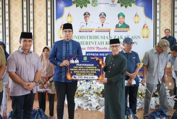 wali_kota_medan_salurkan_zakat_asn_rp353_juta_untuk_948_mustahik_jelang_idulfitri
