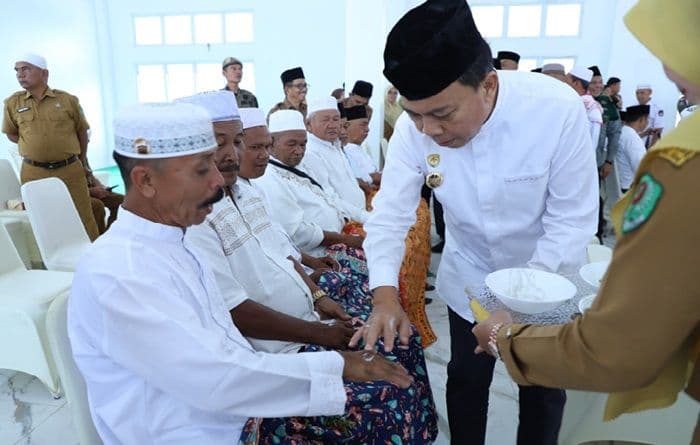 130_calon_haji_tapsel_dilepas_doa_haru_warnai_tepung_tawar_di_sipirok