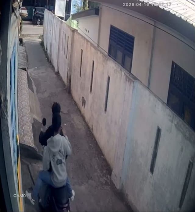 motor_scoopy_karyawati_dicuri_di_medan_denai_pelaku_terekam_cctv_diduga_remaja