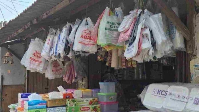 pengamat_kenaikan_harga_plastik_menggerus_pendapatan_pedagang_pengeluaran_membengkak_