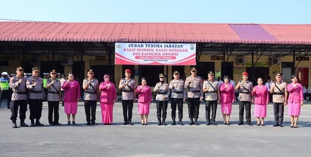 pimpin_sertijab_kapolres_tebing_tinggi_tekankan_regenerasi_dan_profesionalisme_polri