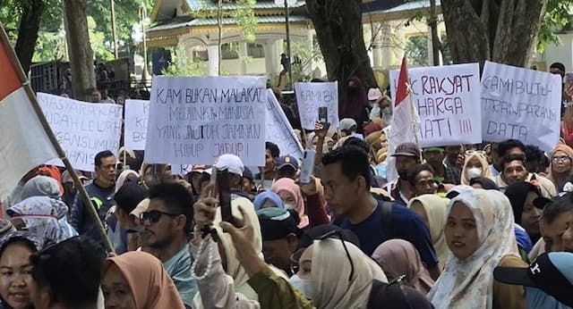 ribuan_korban_banjir_langkat_demo_dprd_tuntut_bantuan_tak_tebang_pilih