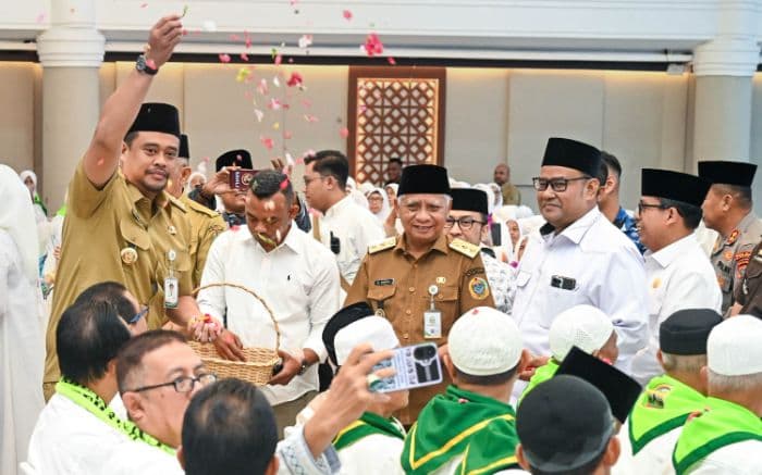 tepung_tawari_calon_jemaah_haji_gubernur_bobby_jaga_kesehatan_kekompakan_dan_nama_baik_sumut