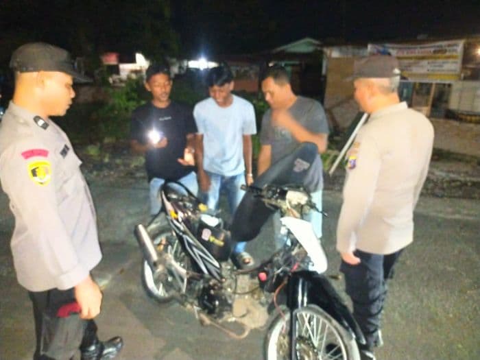 cegah_begal_dan_premanisme_polsek_indra_pura_razia_puluhan_motor_di_jalinsum