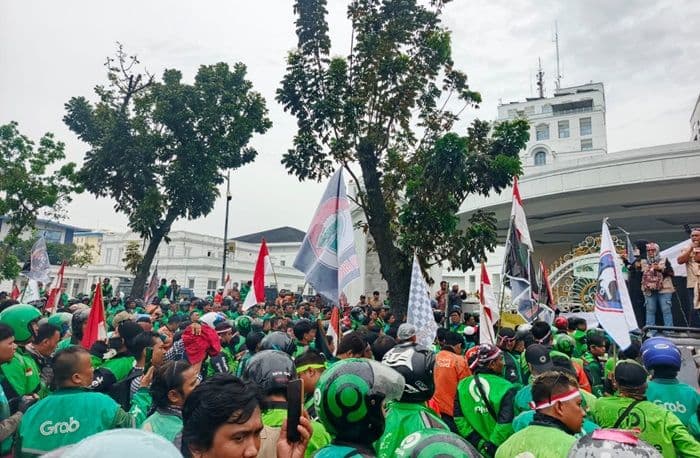 driver_ojol_demo_di_kantor_gubernur_sumut_tuntut_perlindungan_dan_regulasi