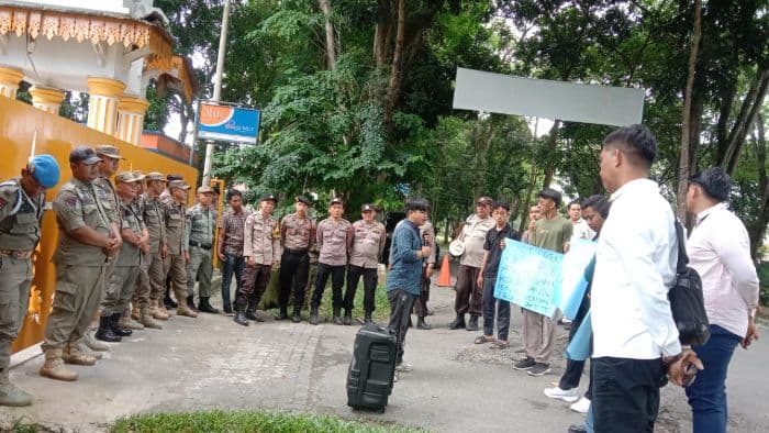 mahasiswa_minta_bupati_langkat_copot_direktur_rsud_tanjung_pura